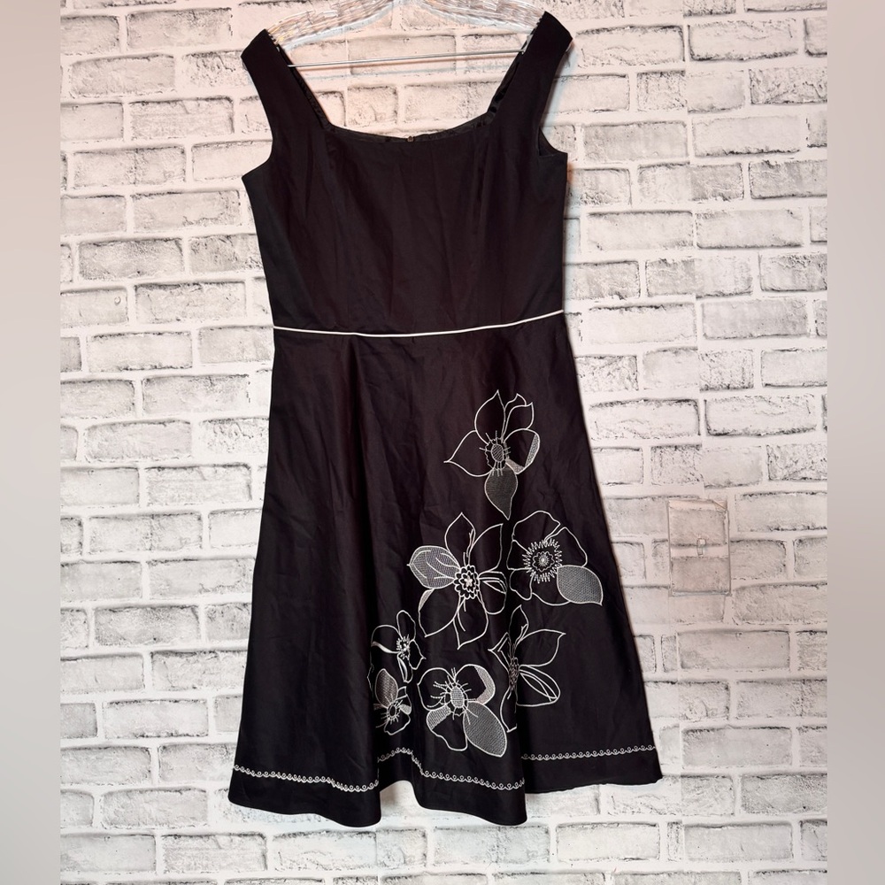 Scarlett Black and White Embellished Midi Dress sleeveless floral size 7/8‎